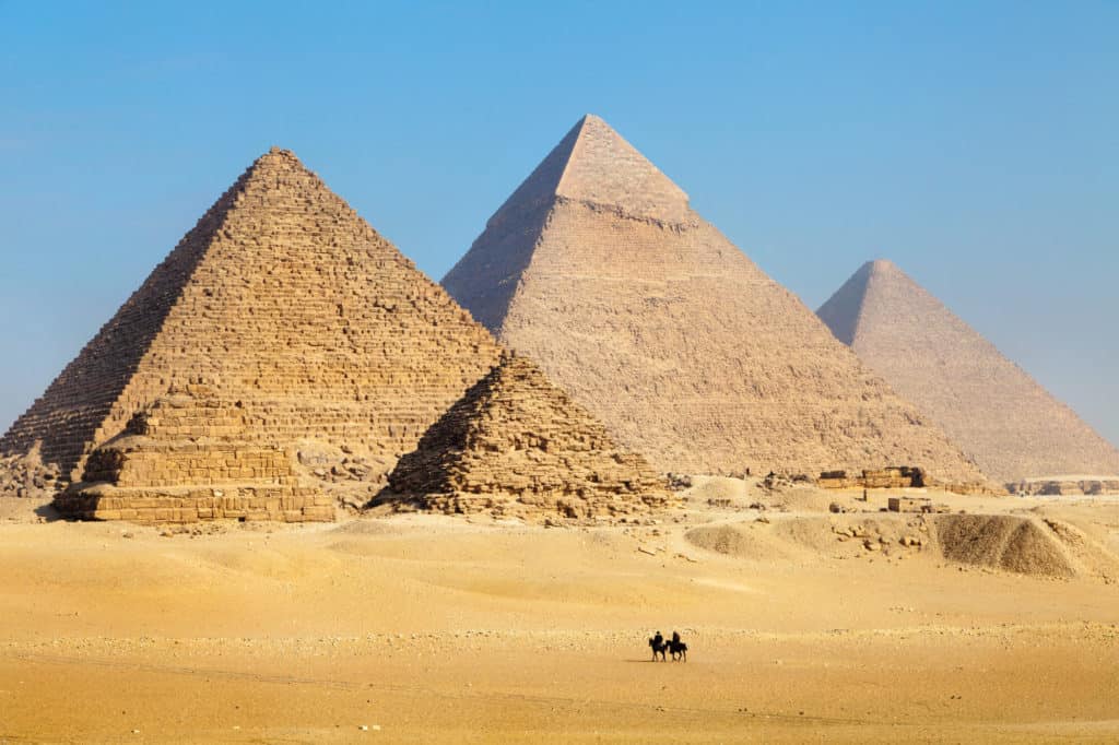 נוף הפירמידות במתחם הפירמידות בגיזה, מצרים